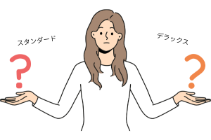 両手を開いて考えている女性